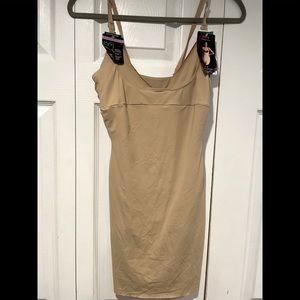 NWT Maidenform slip for women.